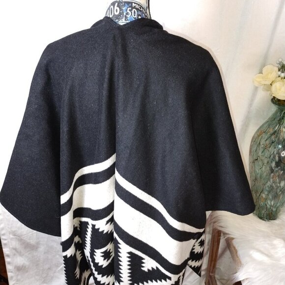 Gap Poncho wrap Aztec and mid-western print OS wrap. - Picture 4 of 5